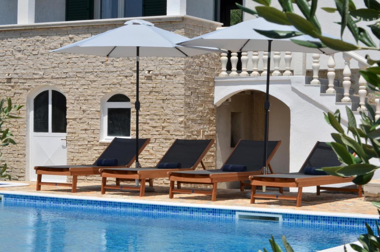 Holiday Home Nevera Kastela Exterior photo