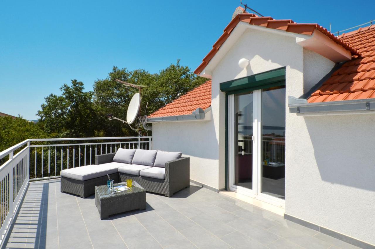 Holiday Home Nevera Kastela Exterior photo